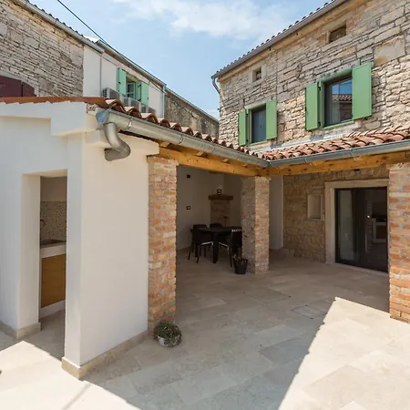 Casa Ivini فيلة Sosici