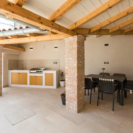 Casa Ivini فيلة Sosici